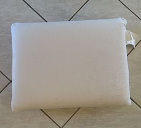 Standard memory foam pillow