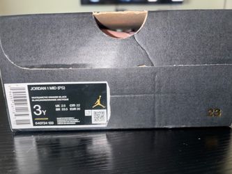 Jordan 1s mid