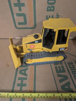Bruder 02444 Cat Track-Type Tractor Broken Back Hook