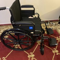 Brand New - Large Wheelchair 400 lb Capacity