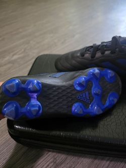 Adidas soccer cleats ( size: 12 in kids)