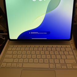 Ipad Pro  13” (m4) w/ Magic Keyboard
