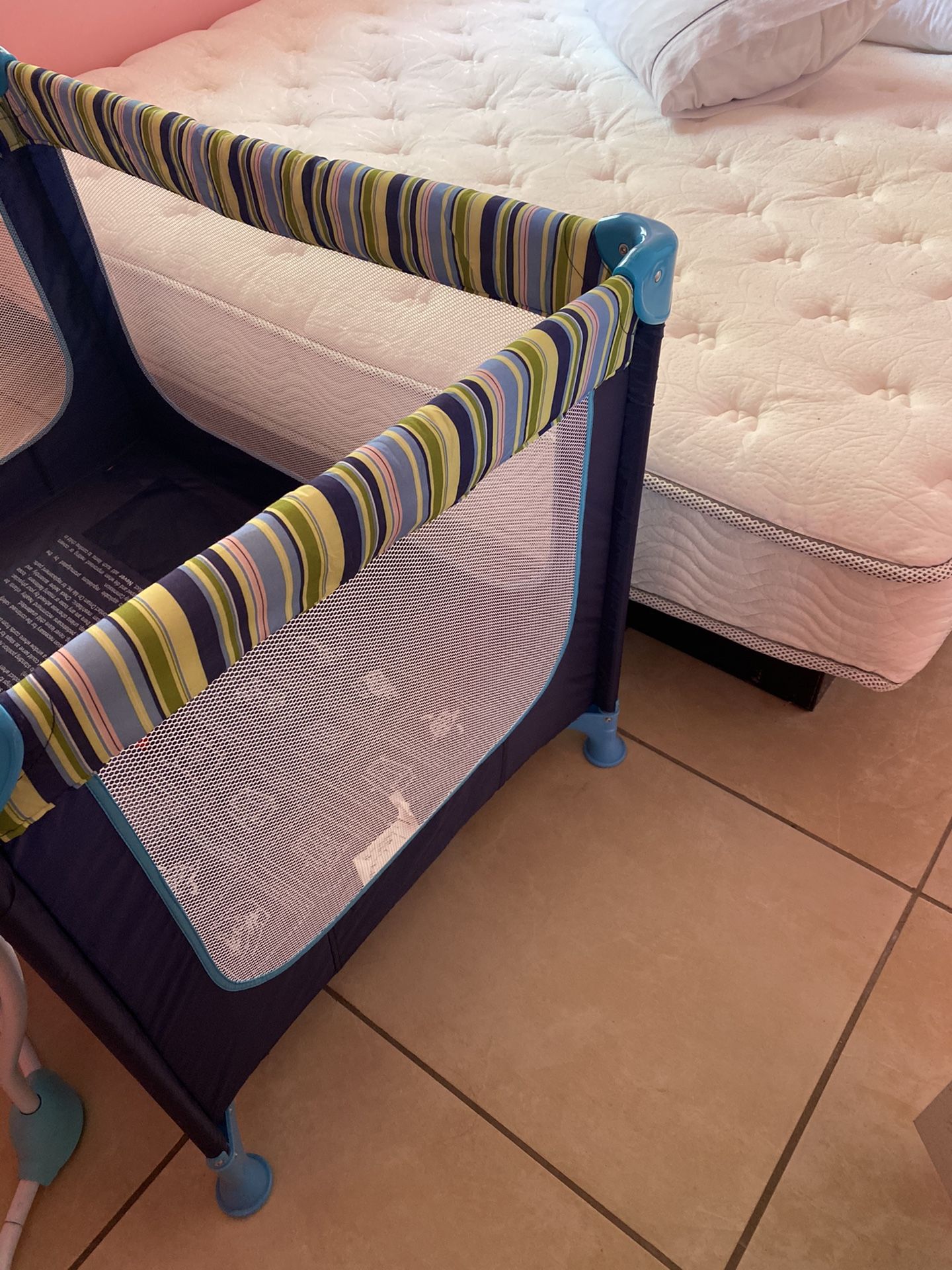 Portable baby crib , Cuna para bebe portatil