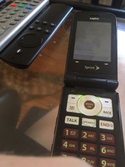 Sanyo SCP-3810 CDMA (Sprint) Condition: good Original price: 159 3 years old