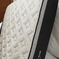 Helix Plus Luxe Medium Hybrid King Mattress
