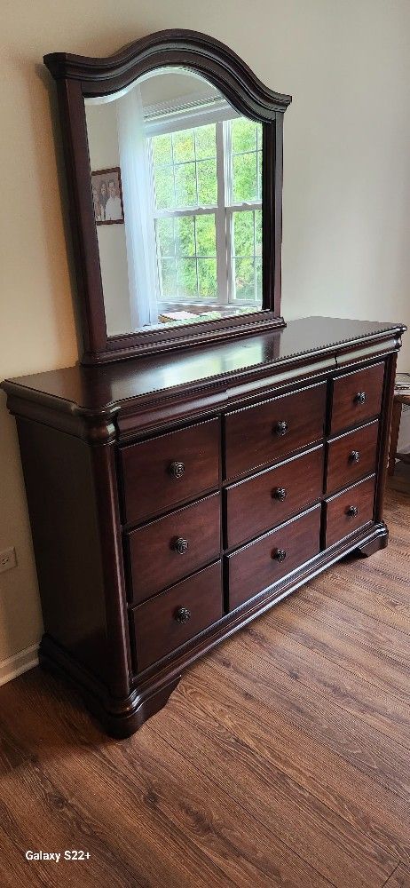 Beautiful Cherry Wood Dresser With Mirror