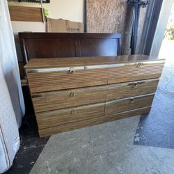 Dresser 6 Drawers 58” X 30”x16” Solid Wood 🪵 Condition Good 