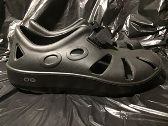 Oofos Sandals Women 9 Men 7 Oocandoo Closed Toe Black