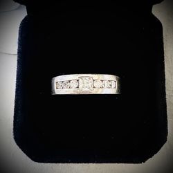 Gorgeous 925 Silver Ring With Diamonds (Size 10)
