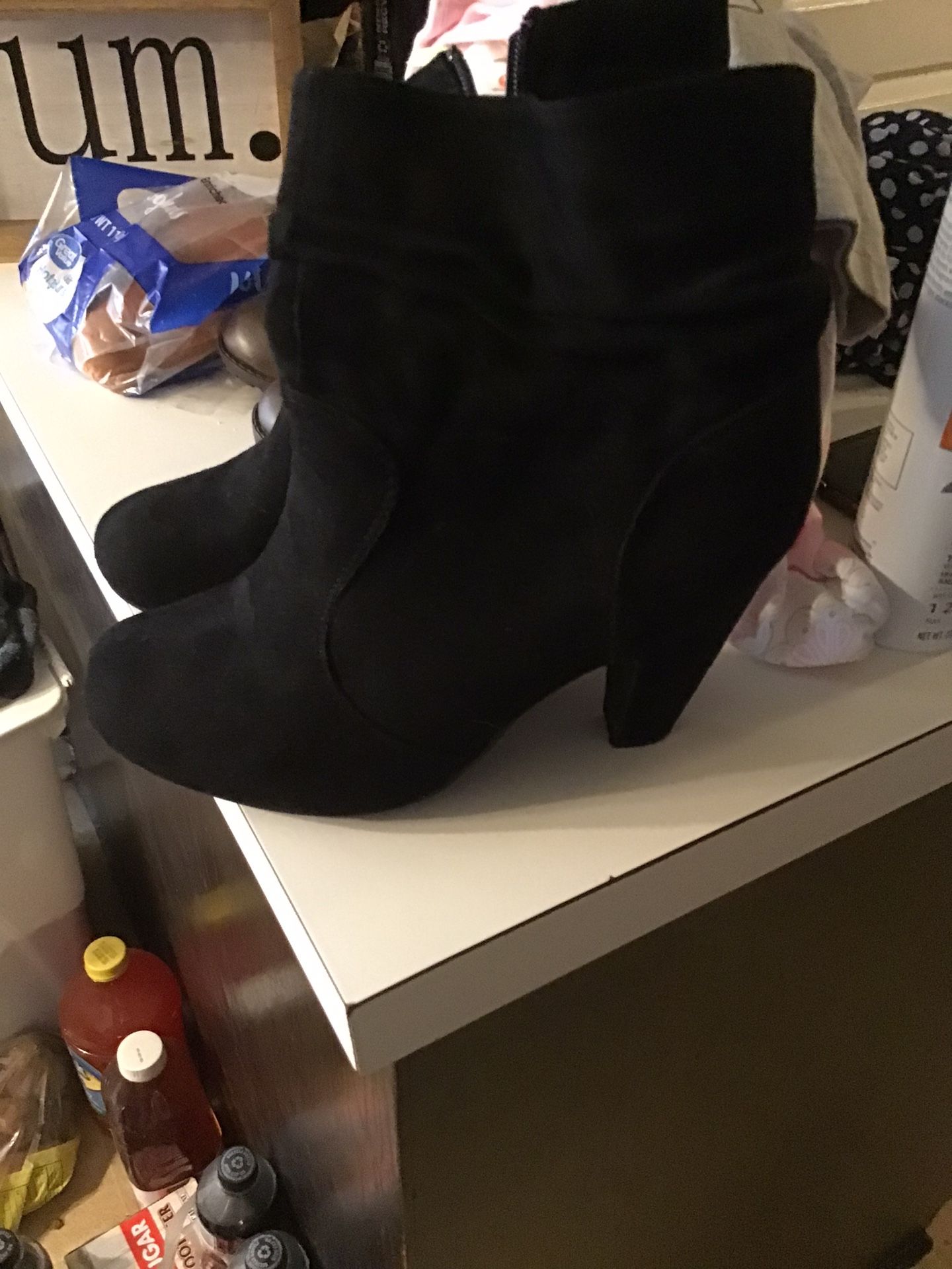 Womens Sz 6 Black Boots With Heels 