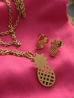 Sweet PINEAPPLE 18" Pendant And Earrings 