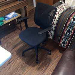 Office Desk Chair Black mesh Back, Cushioned seat