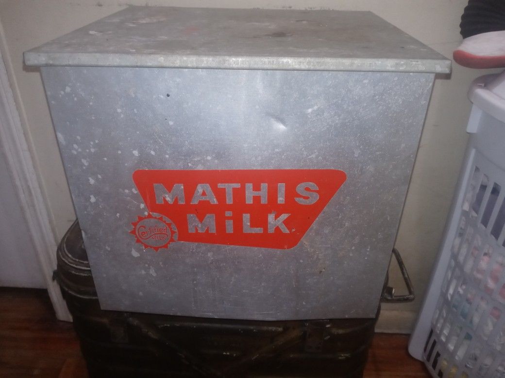 MATHIS MILK CRATE