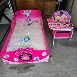 Minnie Mouse Toddler Bed With Mattress And Minnie Desk 70$