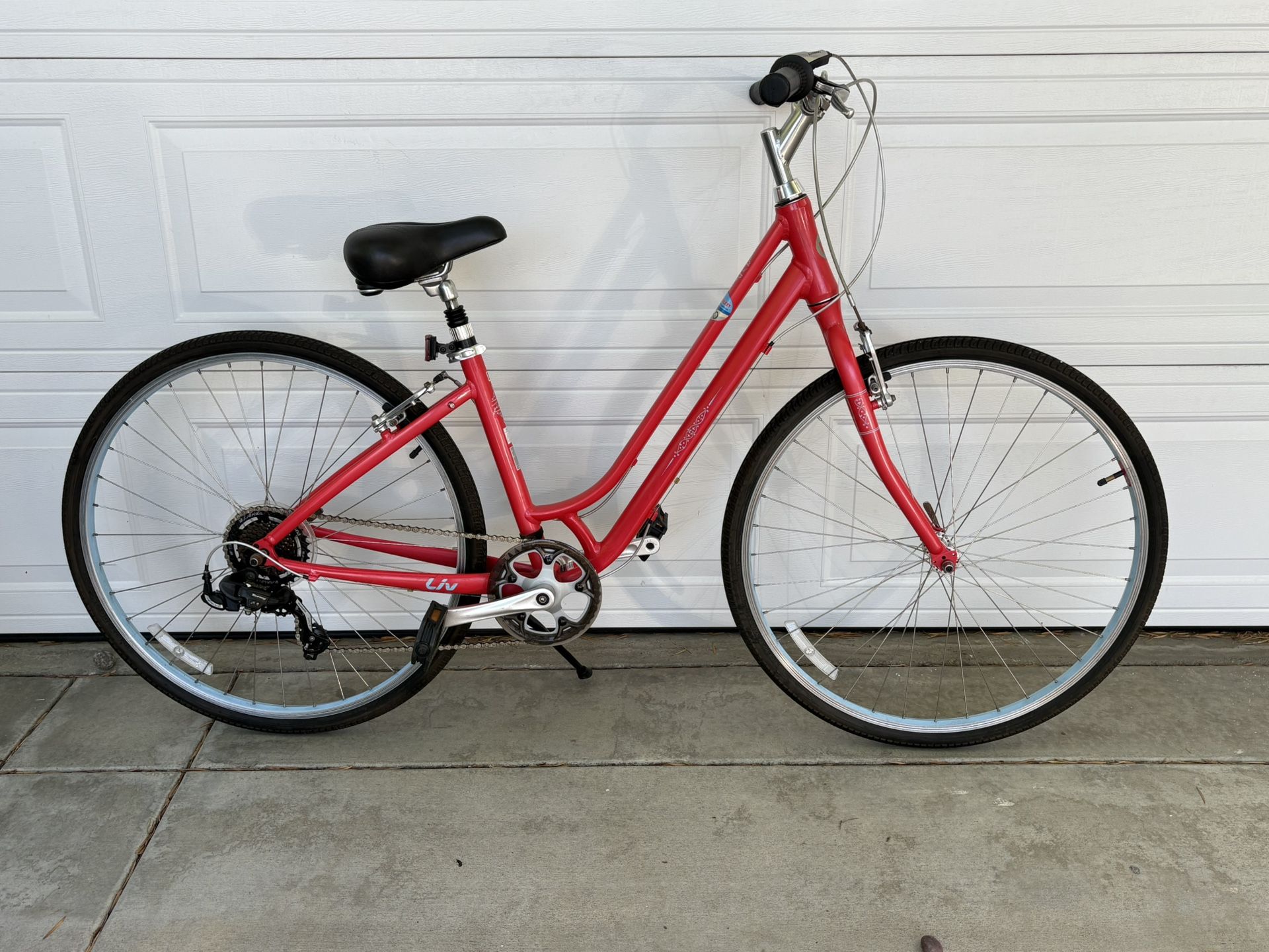 Beautiful Liv Flourish by Giant 7 Speed Aluminum Frame Hybrid Comfort Bike