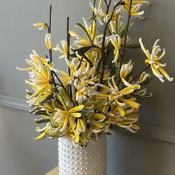 I.O. Metro Vase With Flowers