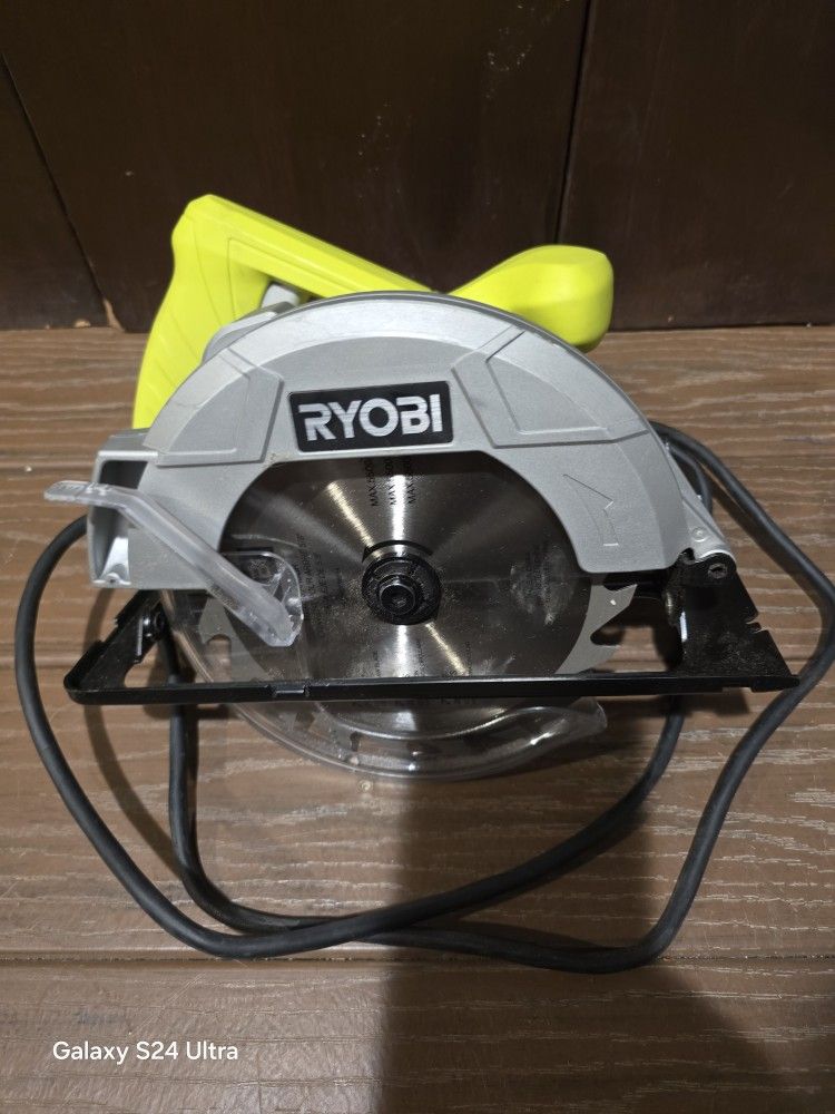 Ryobi Circular Saw  (CSB125)