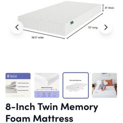 MOVING SALE - Used for less than a year! ] Max & Lily Twin Bed + Mattress +waterproof protector + 2 Sheets Full Set! (Must go this weekend