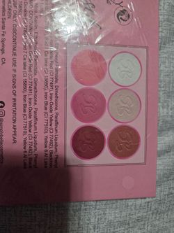 Highlighter and blush palette