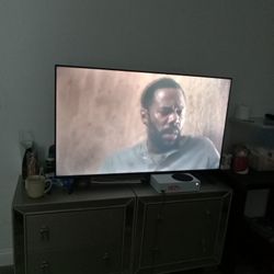 55 Inch HISENSE Dolby Vision Roku TV 