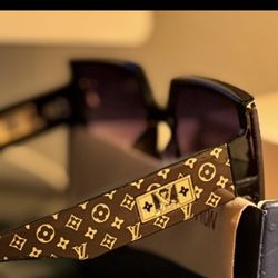 Sunglasses L Unisex V Lenses With Case + Box New