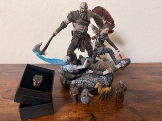 God of War Collector's Edition Statue Set