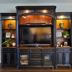 8.5 X 11ft Entertainment Center 