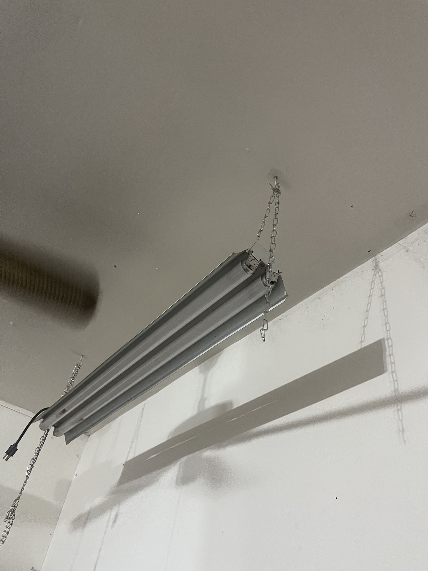 Hanging Fluorescent Light And 4 Extra Bulbs
