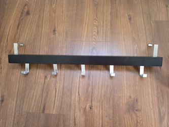 Wall/door rack with knobs