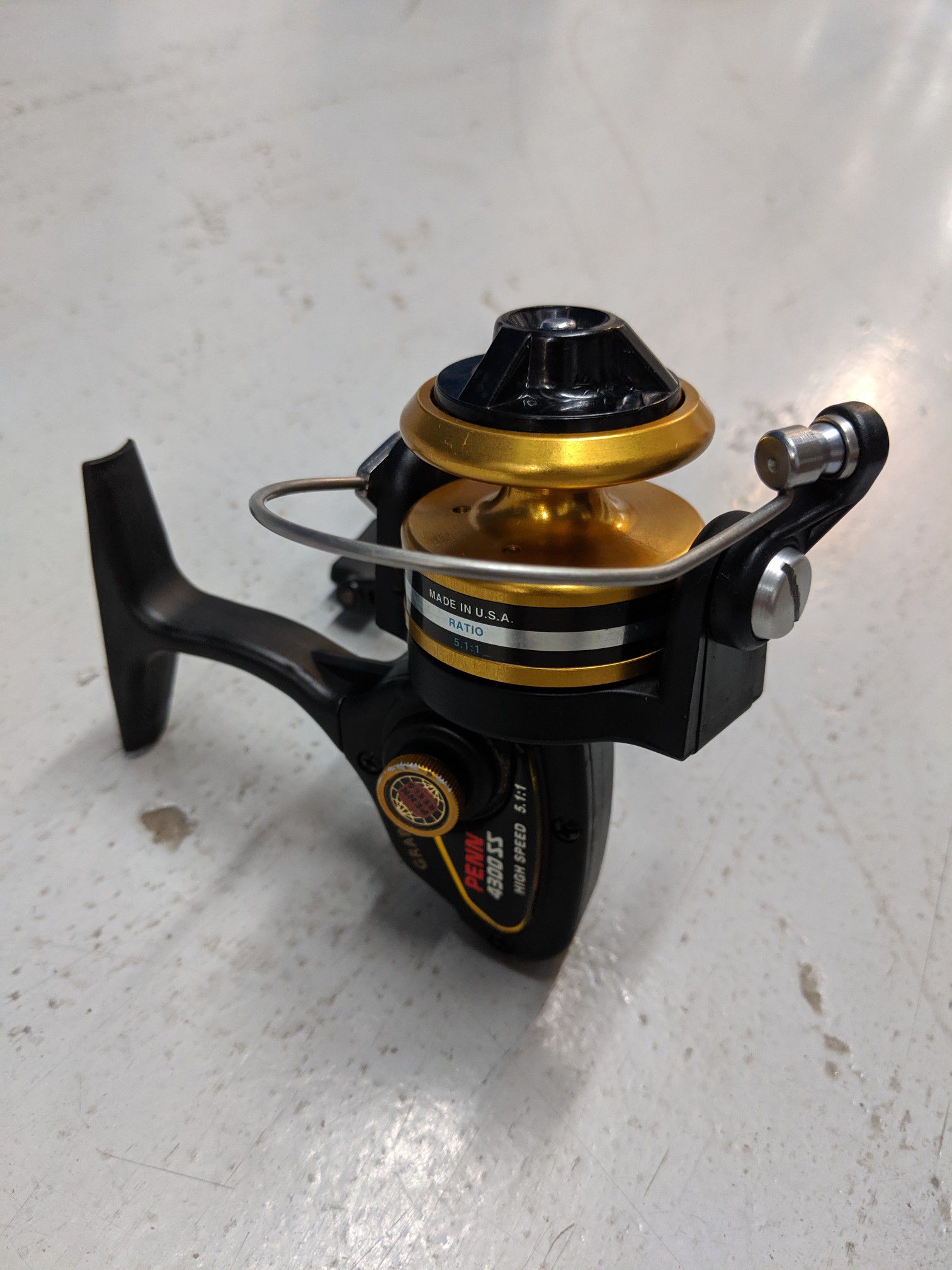 Penn 4300 SS Spinning Reel. Very Nice Condition. Ready for fishing.