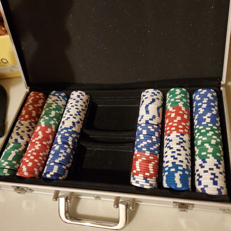 Poker Chip Set In Silver Case