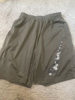 Nike Dri-Fit Shorts Men’s Medium