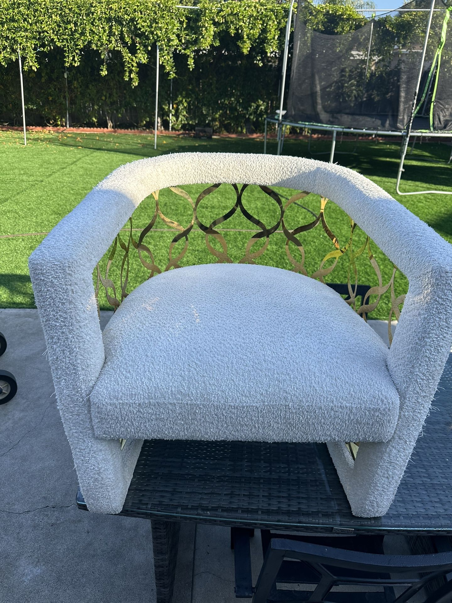 Modern Boucle Accent Chair, White Upholstered Barrel Armchair Living Room Chair with Gold Metal Legs Comfy Single Sofa Chair for Bedroom Vanity Recept