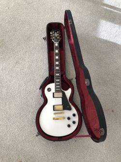 Les Paul Custom Pro Electric Guitar w/ Mother Pearl