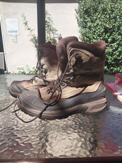 MEN'S SIZE 9 WEATHER PROOF HICKING BOOTS