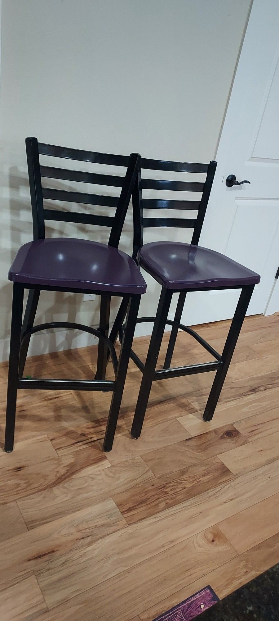 Island Chairs / Bar Stools