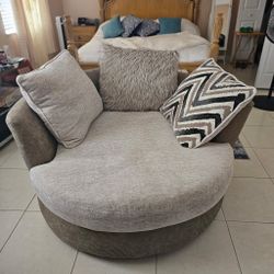 Beautiful Comfortable Swivel Chairs