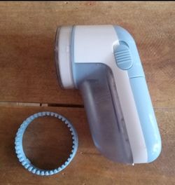 Fabric Shaver, Mini Lint Remover, Battery Powered Lint Shaver with Attatchment