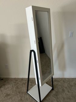Jewelry stand with mirror