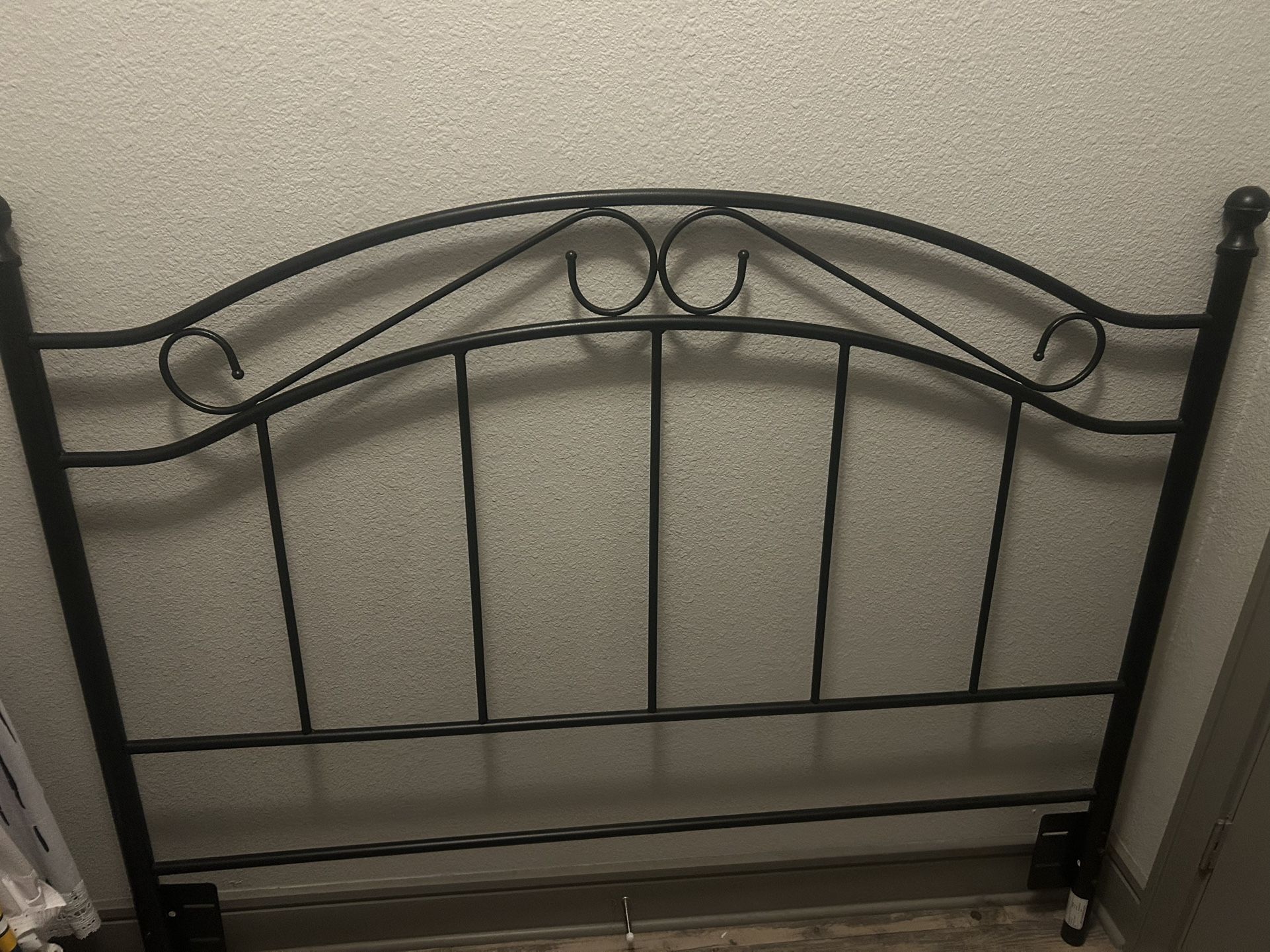Bed frame adjustable Full/Queen. Lockable Wheels Included.
