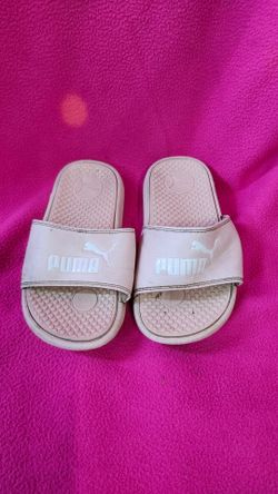Used Girls puma sandals size 13 ( see video and pics for condition and details please) selling as is