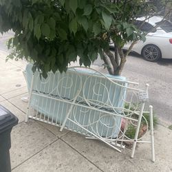 Free Day Bed 