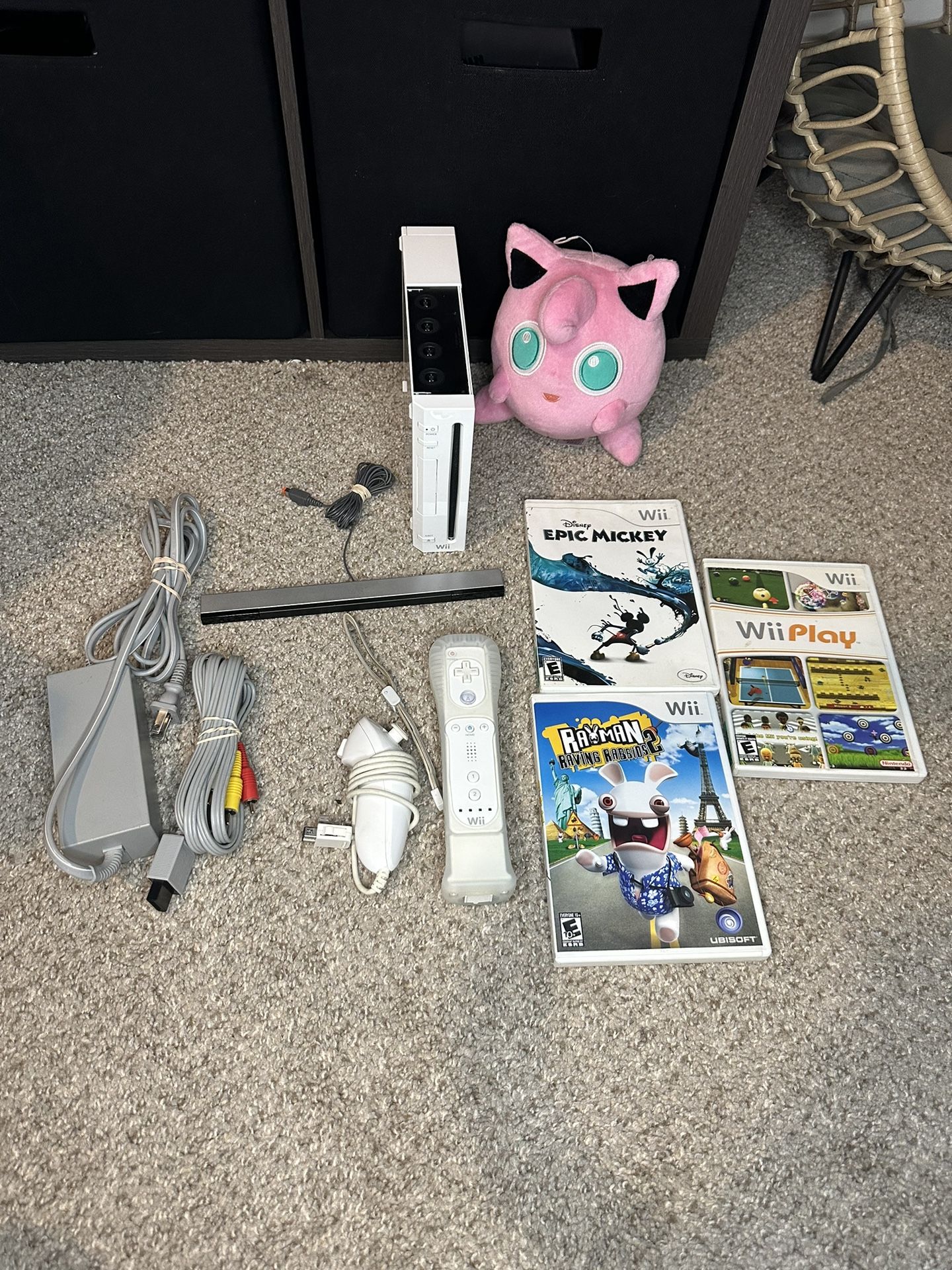 Nintendo Wii Console Bundle RVL-001 w/ 1 Controller Set, 3 Games