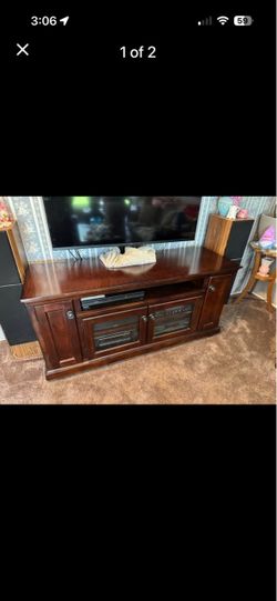 Ashley Media Cabinet / TV Stand/Entertainment Console