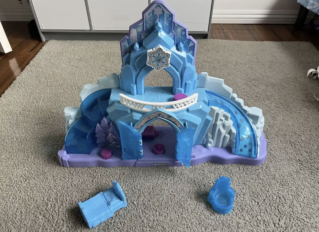 Fisher-Price Little People Disney Frozen Elsa's Ice Palace, Musical Light-Up Playset