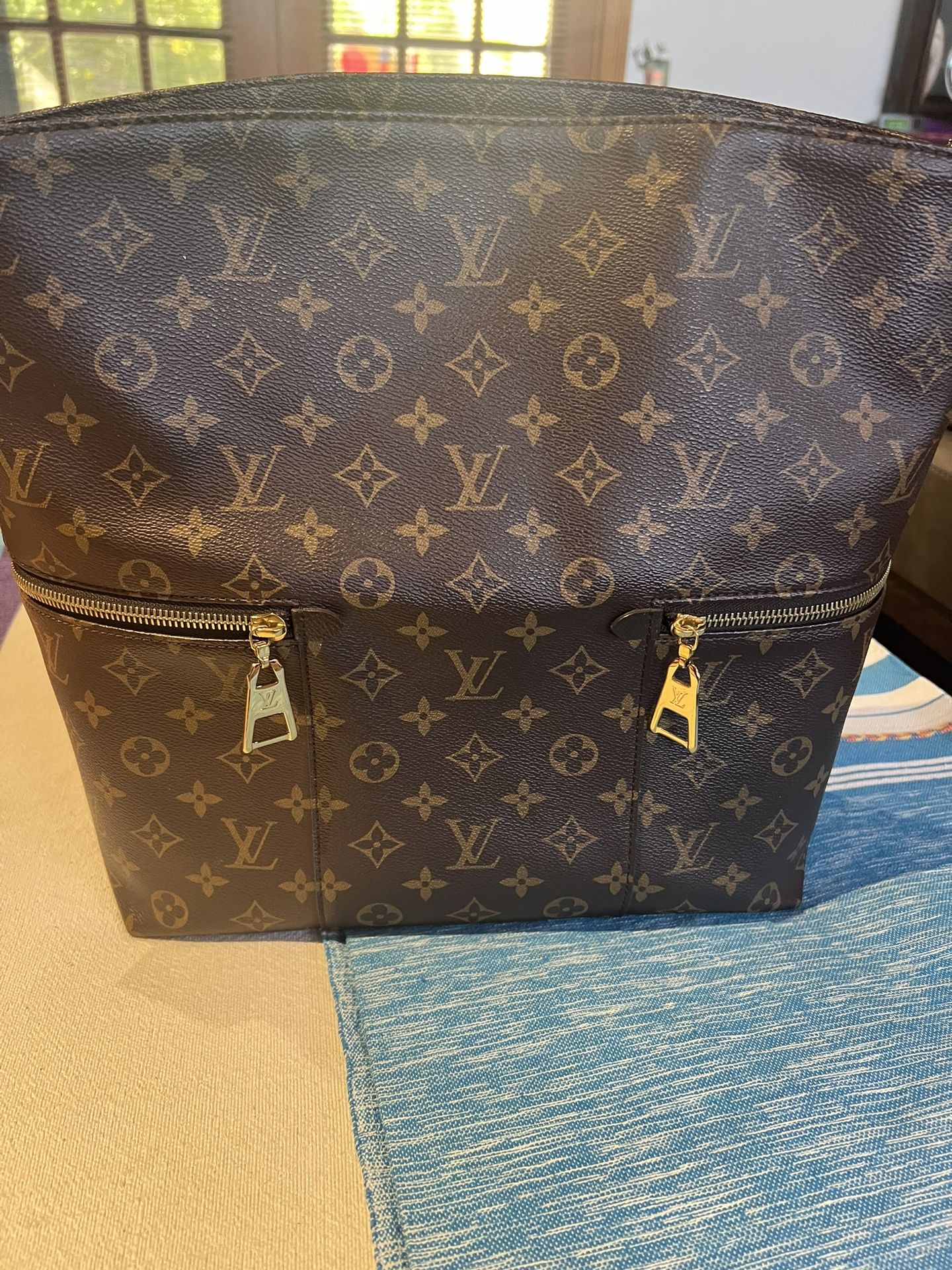 Louis Vuitton-Handbag