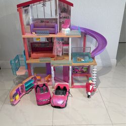 Barbie Doll House In Excellent Conditions With Accessories 