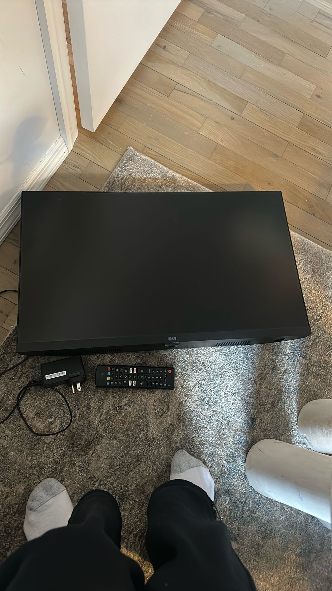 TV - LG 27" HD