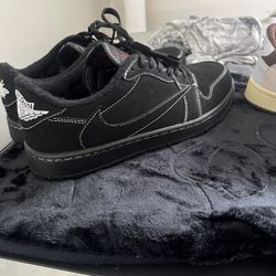 Travis Scott Black JORDAN 1’s Lows
