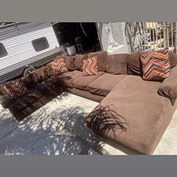Sectional Couches 